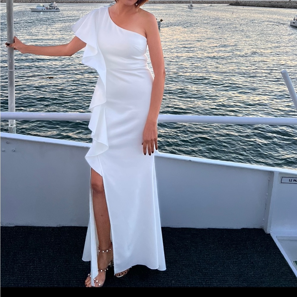 Preloved beautiful white gown.  Lightweight fabric.